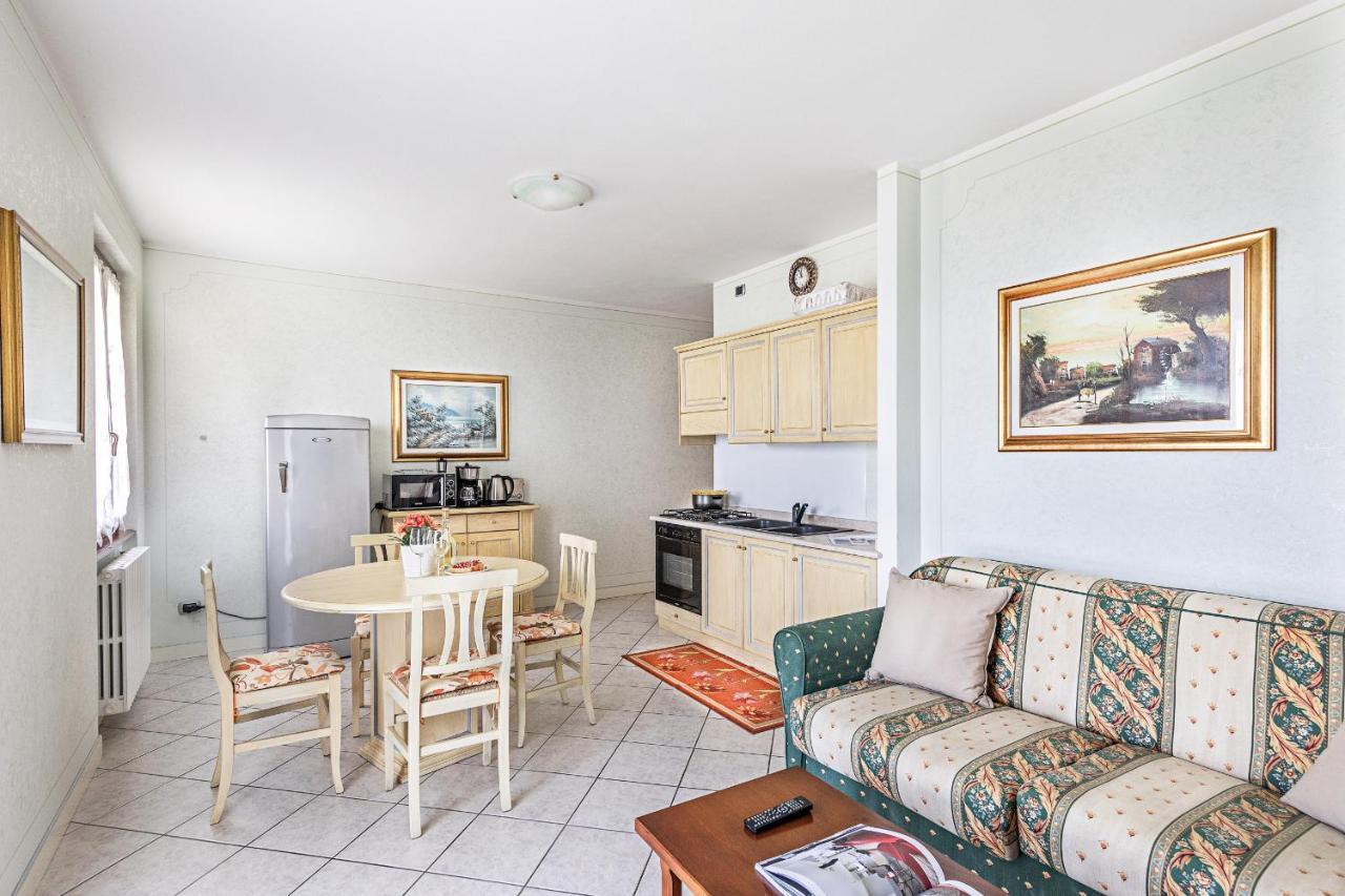 I Mosaici Apartments By Wonderful Italy Σιρμιόνε Εξωτερικό φωτογραφία