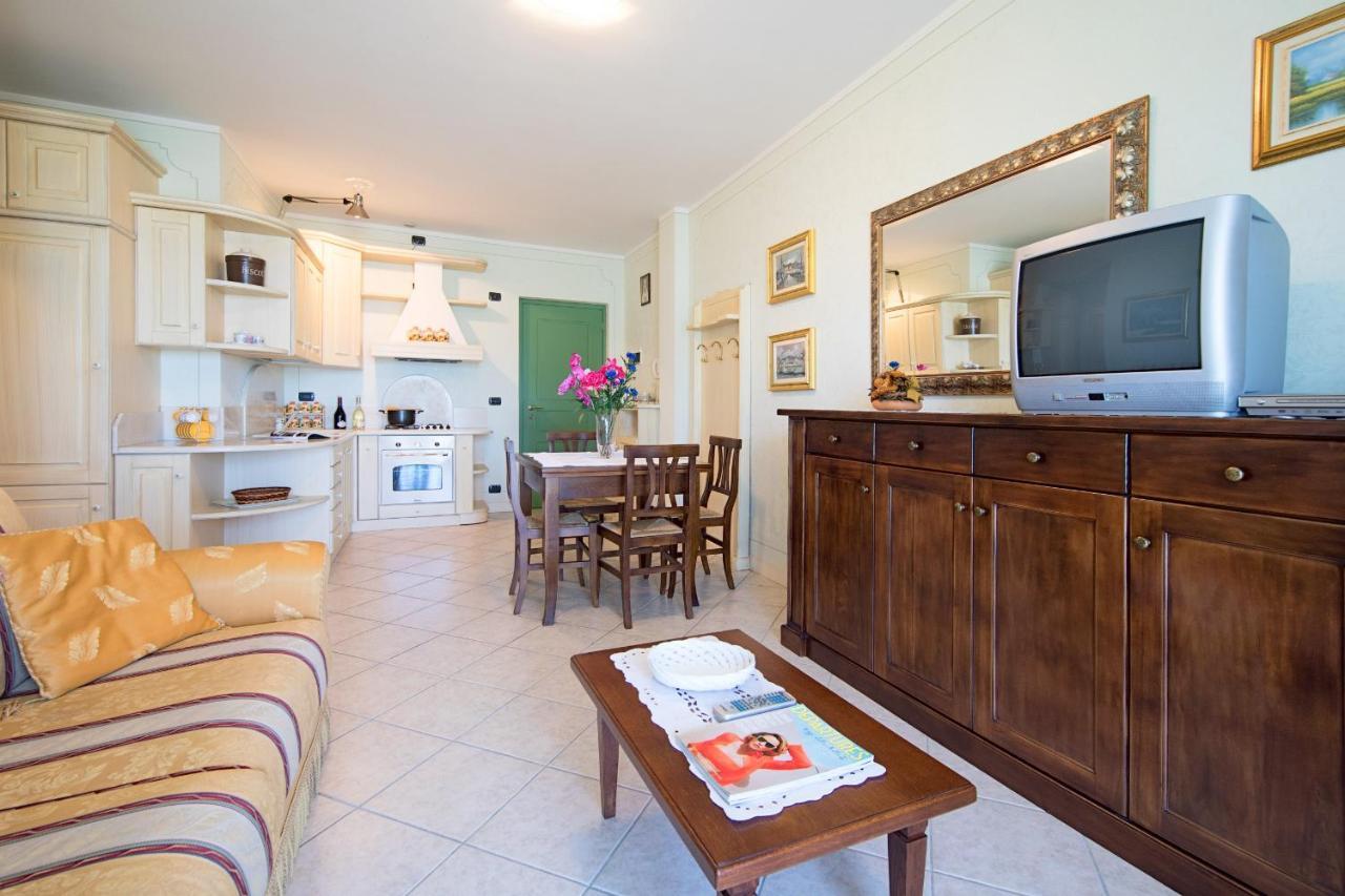 I Mosaici Apartments By Wonderful Italy Σιρμιόνε Εξωτερικό φωτογραφία