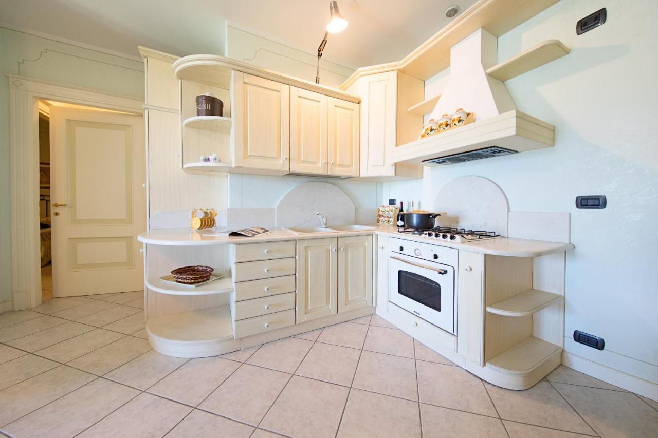 I Mosaici Apartments By Wonderful Italy Σιρμιόνε Εξωτερικό φωτογραφία